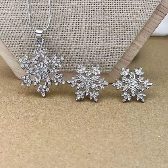 Wholesale Women's Alloy Water Drops Pattern Electroplated Pearl Chain Clavicle Chain And Earrings Three Piece Set