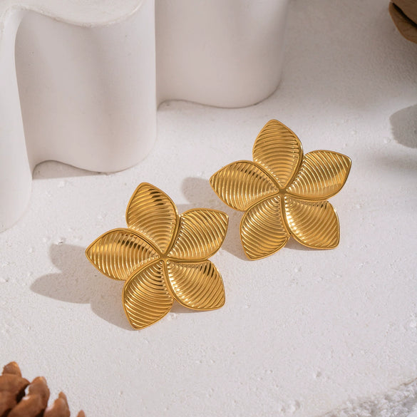 Wholesale Women's Ancient Style Flower Stainless Steel Earrings With Pvd Furnace Vacuum Real Gold Plating
