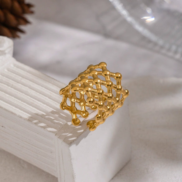 Wholesale Women's Ancient Style Geometric Stainless Steel Ring With Pvd Furnace Vacuum Real Gold Plating