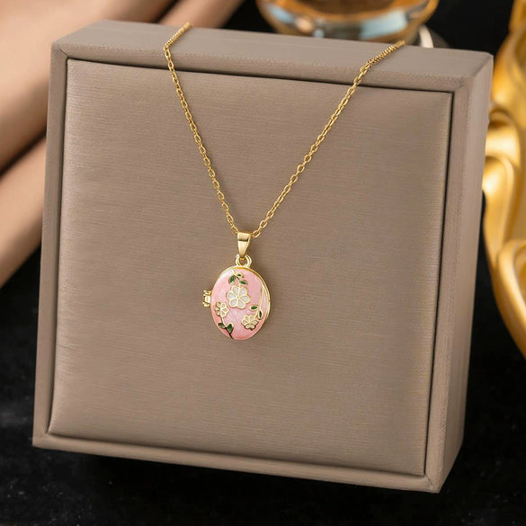 Wholesale Women's Artistic Retro Light Luxury Geometric Heart Star Shaped 18K Real Gold Plated Copper Pendant Flash O Chain Necklace