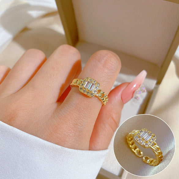 Wholesale Women's Brass Ring With The Crown Pattern Real Gold Electroplated Light Luxury Style