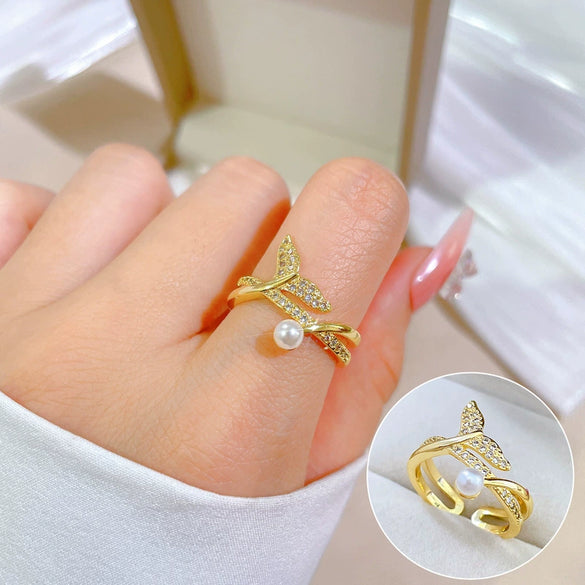 Wholesale Women's Brass Ring With The Crown Pattern Real Gold Electroplated Light Luxury Style