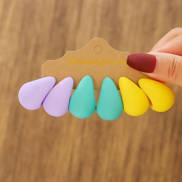 Wholesale Women's Casual Geometric Cshaped Spraypainted Plastic And Resin Earrings With Electroplating