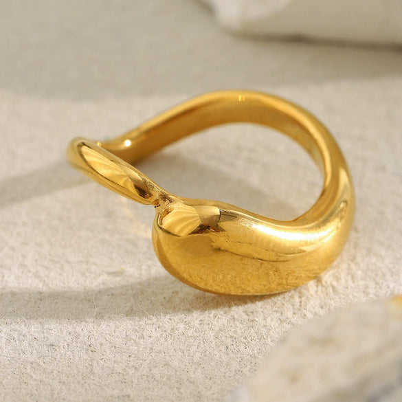 Wholesale Women's Casual Geometric Stainless Steel Electroplated 18K Gold Asymmetrical Twisted Ring