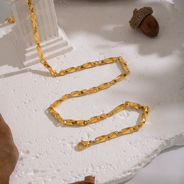 Wholesale Women's Casual Geometric Stainless Steel Necklace With 18K Real Gold Pvd Furnace Vacuum Plating