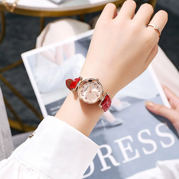 Wholesale Women's Casual Green Belt Quartz Watch With Alloy Case And Pu Strap In Round Shape