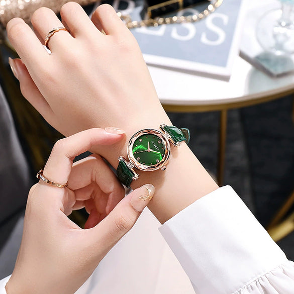Wholesale Women's Casual Green Belt Quartz Watch With Alloy Case And Pu Strap In Round Shape