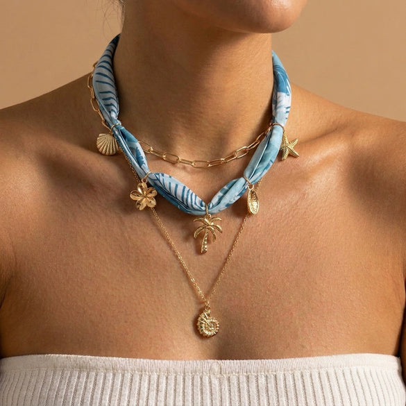 Wholesale Women's Casual Minimalist Geometric Alloy Electroplated Necklace With Ocean Style Sun Pendant And Regular Chain