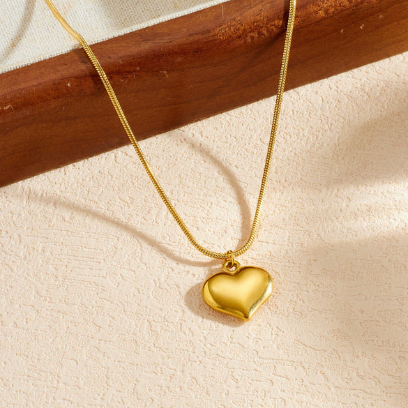 Wholesale Women's Casual Minimalist Goldplated Stainless Steel Heart Pendant Snake Chain Necklace