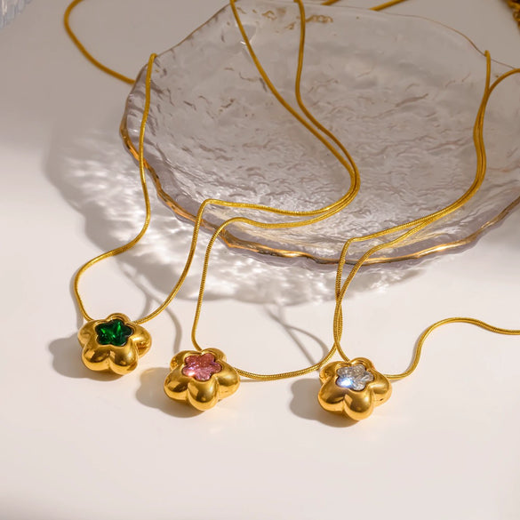 Wholesale Women's Casual Stainless Steel Geometric Flower Pendant Necklace With Pvd Furnace Vacuum Real Gold Plating And Round Snake Chain
