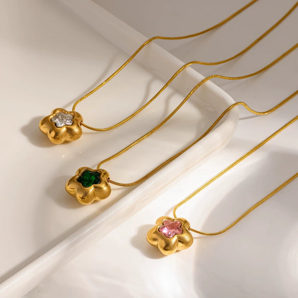 Wholesale Women's Casual Stainless Steel Geometric Flower Pendant Necklace With Pvd Furnace Vacuum Real Gold Plating And Round Snake Chain