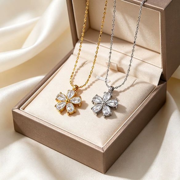 Wholesale Women's Chic Style Diamond Encrusted Flower Necklace Made Of Stainless Steel And Titanium Steel With Vacuum Electroplating In Furnace