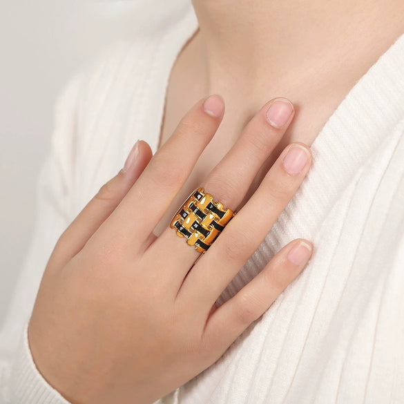 Wholesale Women's Cold Style Dripping Oil Metal Woven Geometric Titanium Steel Ring With 18K Gold Plated Electroplating Retro Design