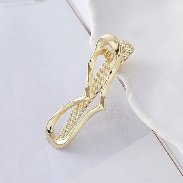 Wholesale Women's Cold Style Zinc Alloy Wave Shaped Duckbill Hairpin With Love Butterfly Design And Electroplating Treatment
