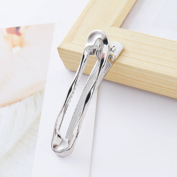 Wholesale Women's Cold Style Zinc Alloy Wave Shaped Duckbill Hairpin With Love Butterfly Design And Electroplating Treatment