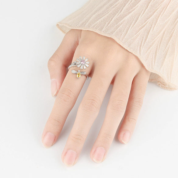 Wholesale Women's Copper Adjustable Rotating Ring With Daisy Bee Geometric Design And Electroplating