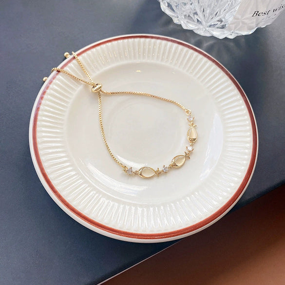 Wholesale Women's Copper Cat's Eye Stone Geometric Small Fish Style Electroplated Bracelet Jewelry