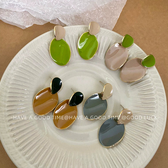 Wholesale Women's Copper Earrings Geometric Style Electroplating Oval Curved Morandi Oil Drop Design