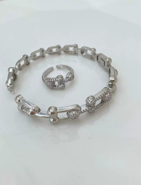 Wholesale Women's Copper Electroplated Geometric Hollow U Letter Bracelet