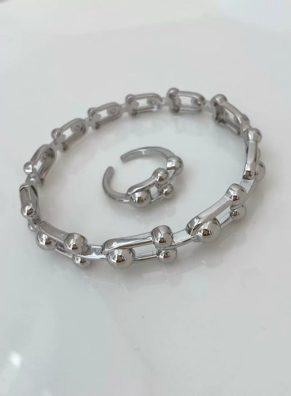 Wholesale Women's Copper Electroplated Geometric Hollow U Letter Bracelet