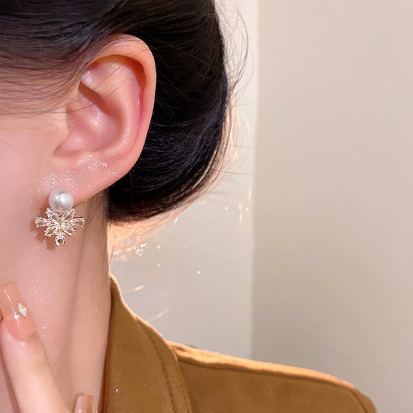 Wholesale Women's Copper Electroplated Maple Leaf Zircon Earrings Light Luxury Exquisite Highend Elegant Fashion Allmatch