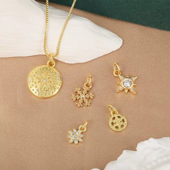 Wholesale Women's Copper Fashion Geometric Star Snowflake Pendant Necklace With Electroplating