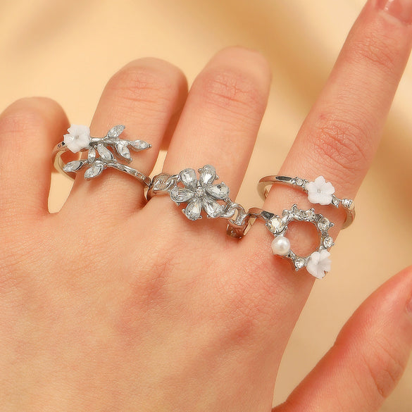 Wholesale Women's Copper Flower Ring With Electroplating Treatment