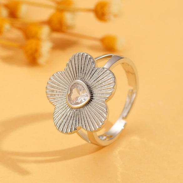 Wholesale Women's Copper Flower Ring With Electroplating Treatment