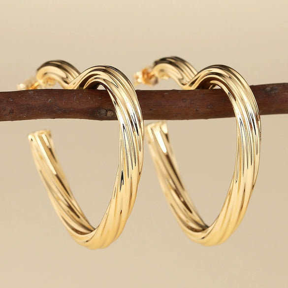 Wholesale Women's Copper Geometric And Heart Shape Jewelry Set Electroplated Earrings