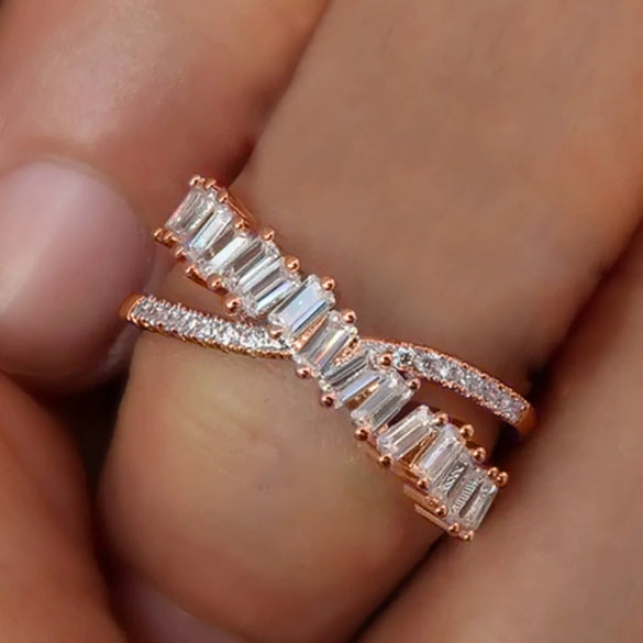 Wholesale Women's Copper Geometric Inlaid Zircon Ring