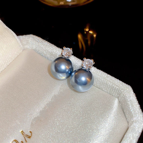 Wholesale Women's Copper Geometric Pearl Earrings With Diamond Design Retro And Exquisite Style