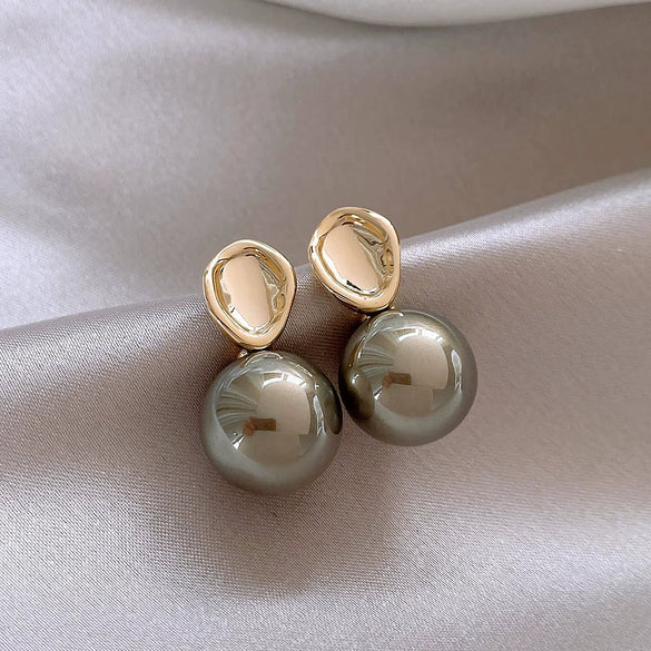 Wholesale Women's Copper Geometric Pearl Earrings With Diamond Design Retro And Exquisite Style