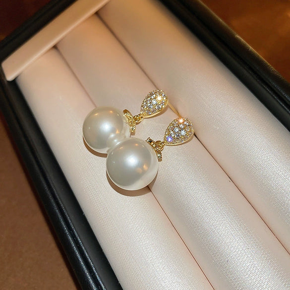 Wholesale Women's Copper Geometric Pearl Earrings With Diamond Design Retro And Exquisite Style