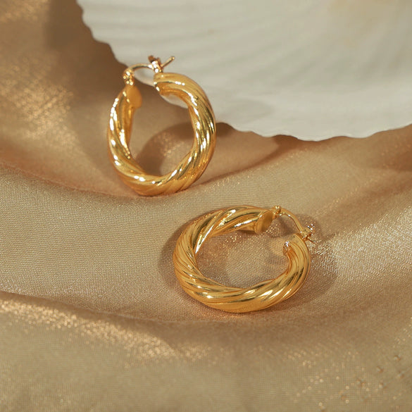 Wholesale Women's Copper Geometric Twisted O Shaped Earrings With Electroplating And Simple Fashionable Design