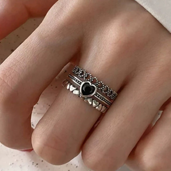Wholesale Women's Copper Heartshaped Ring With Geometric Pattern And French Retro Style Electroplating Process