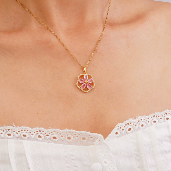 Wholesale Women's Copper Necklace With Electroplating Fourleaf Clover Flower Pendant Inlaid With Zircon Light Luxury Style