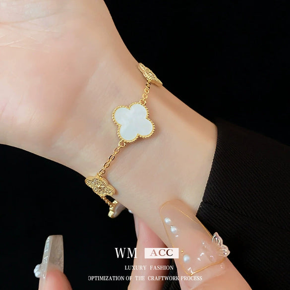 Wholesale Women's Copper Plastic Zircon Fritillary Flower Geometric Style High Sense Electroplated Bracelet