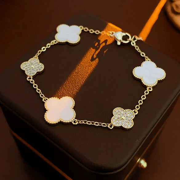 Wholesale Women's Copper Plastic Zircon Fritillary Flower Geometric Style High Sense Electroplated Bracelet