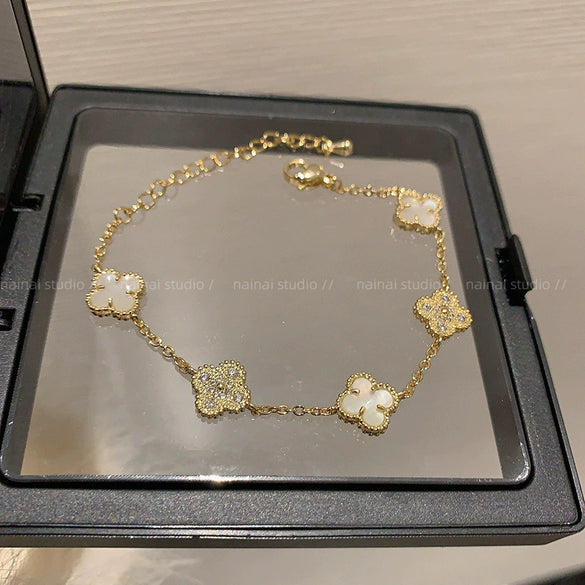 Wholesale Women's Copper Real Gold Electroplated Zircon Inlaid Geometric Flower Bracelet Sweet Style