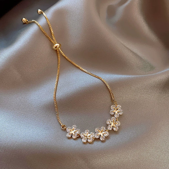 Wholesale Women's Copper Real Gold Electroplated Zircon Inlaid Geometric Flower Bracelet Sweet Style