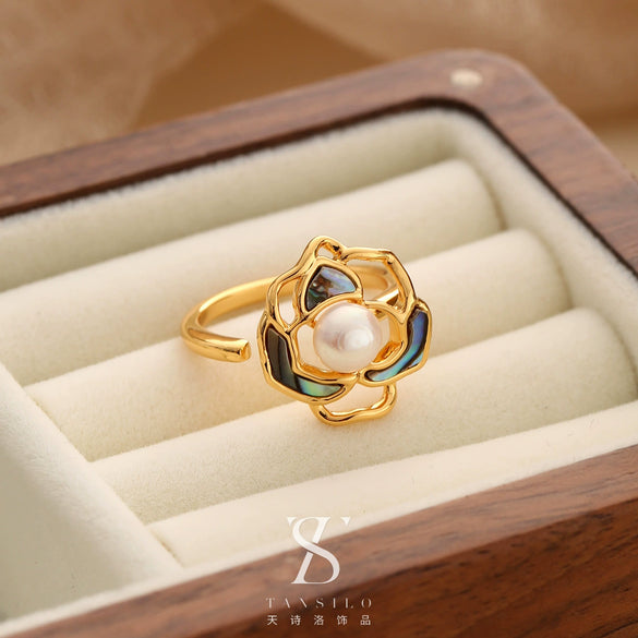 Wholesale Women's Copper Real Pearl Butterfly Ring With Geometric And Insect Pattern Electroplated