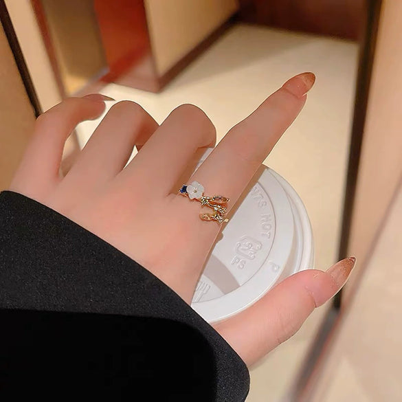Wholesale Women's Copper Retro Geometric Flower Open Ring With Electroplating