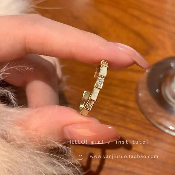 Wholesale Women's Copper Ring With Geometric Heart Shape Flower And Bow Patterns Retro Niche Design Electroplating Process