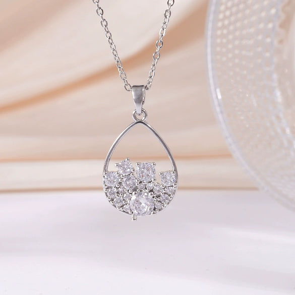 Wholesale Women's Copper Water Drop Zircon Necklace With Heart Shape And Electroplating Process