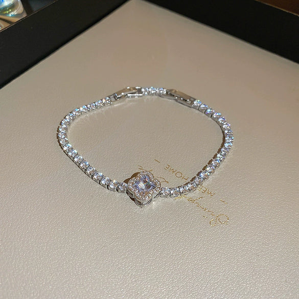 Wholesale Women's Copper Zircon Inlaid Fourpetal Flower Geometric Sweet Style Bracelet Real Gold Electroplated