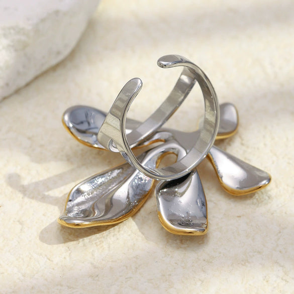 Wholesale Women's Creative Light Luxury Stainless Steel Electroplated Twocolor Flower Ring Hand Jewelry