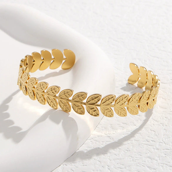 Wholesale Women's Creative Stainless Steel Leaf C Shaped Opening Adjustable 18K Gold Plated Bracelet With Electroplating Treatment
