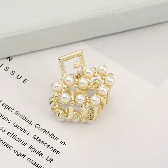 Wholesale Women's Cute Pearl Rhinestone Side Hair Clip Hair Accessories With Electroplating Treatment