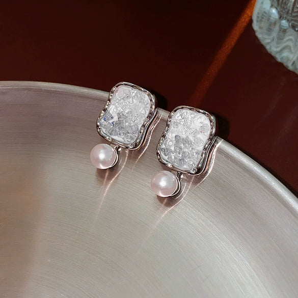 Wholesale Women's Diecast Silver Needle Blue Crystal Flower Pearl Earrings With Diamond Design And High Sense Style