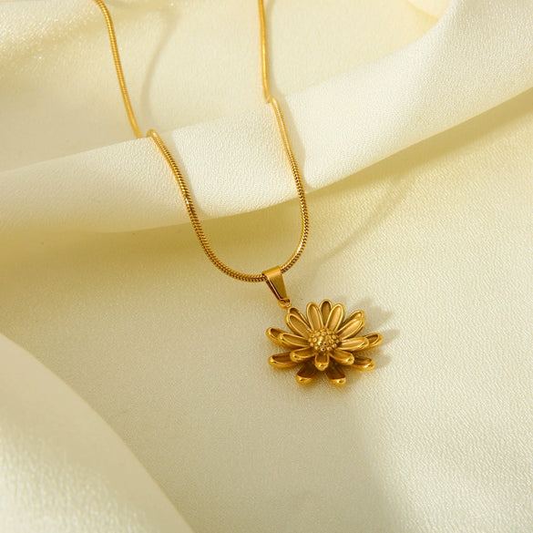 Wholesale Women's Doublelayer Daisy Flower Pendant Stainless Steel And Titanium Steel Necklace With Snake Bone Chain 18K Gold Electroplated
